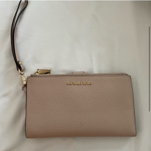 Michael Kors wallet - Picture 2 of 12